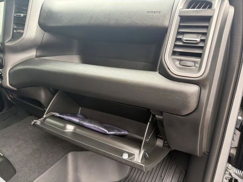 Used 2024 RAM 2500 Tradesman w/ Chrome Appearance Group image 27