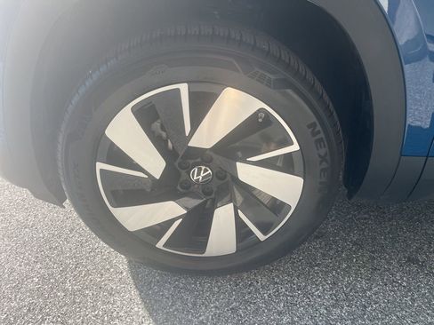 New 2025 Volkswagen Atlas Cross Sport SE image 12