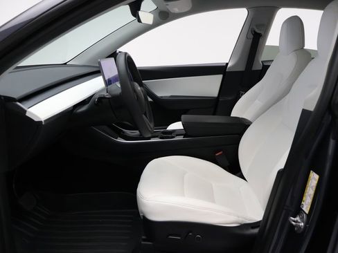 Used 2021 Tesla Model Y Long Range image 14