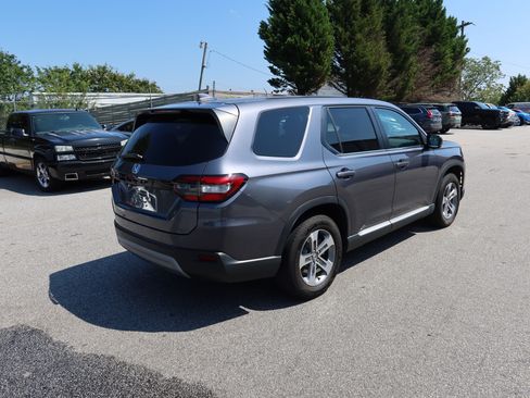 Certified 2025 Honda Pilot EX-L image 4