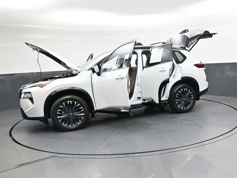 Used 2025 Nissan Rogue Platinum w/ Platinum Premium Package AWD/4WD image 48