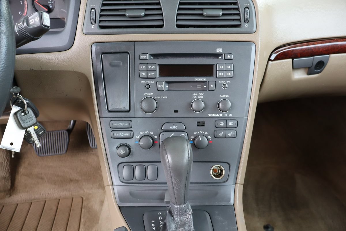 Used 2002 Volvo V70 Cross Country AWD/4WD image 35