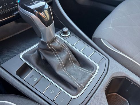 Used 2025 Volkswagen Jetta Sport image 40