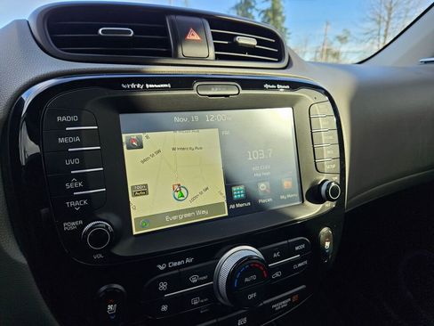 Used 2016 Kia Soul + w/ Primo Package image 20