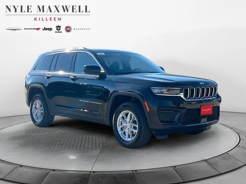 New 2025 Jeep Grand Cherokee Laredo image 2