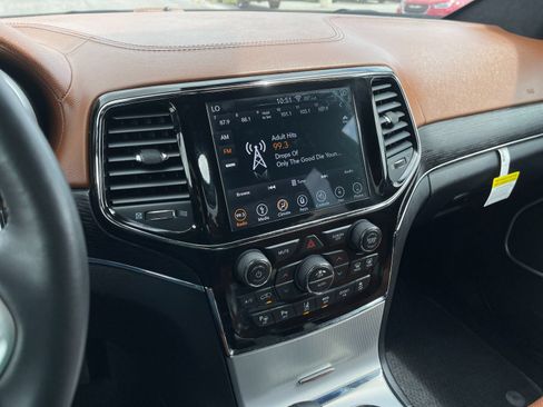 Used 2019 Jeep Grand Cherokee Summit AWD/4WD image 21