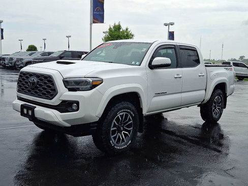 Used 2023 Toyota Tacoma TRD Sport AWD/4WD image 3