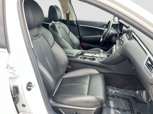 Used 2022 Genesis G70 2.0T RWD image 28
