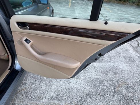 Used 2005 BMW 325i Sedan image 18