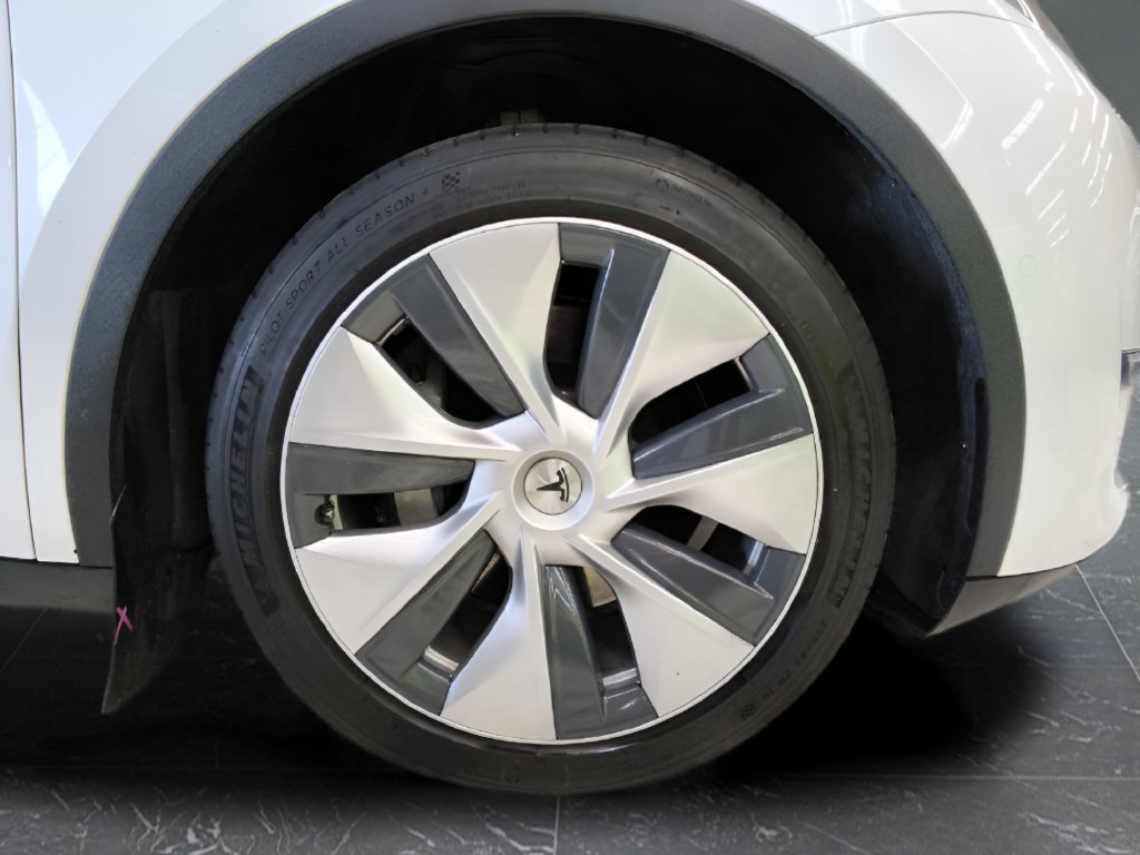 Used 2020 Tesla Model Y Long Range AWD/4WD image 10