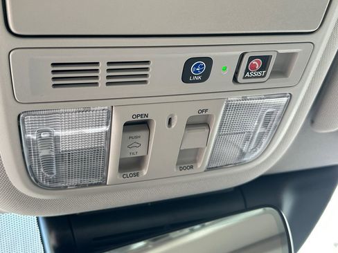 Used 2020 Honda Accord Touring image 32