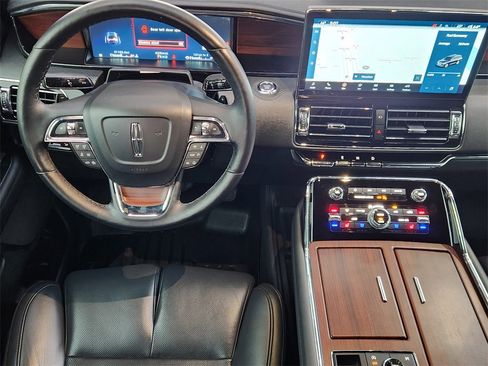 Used 2023 Lincoln Navigator Reserve image 27