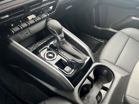 Used 2024 Chevrolet Colorado LT w/ LT Convenience Package III image 18