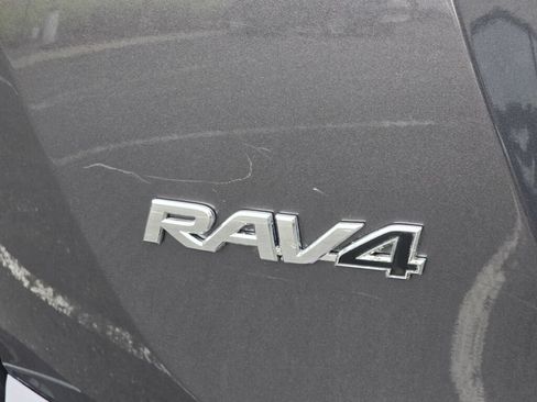 Used 2017 Toyota RAV4 SE AWD/4WD image 14