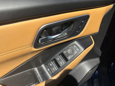 Certified 2023 Nissan Rogue Platinum FWD image 11