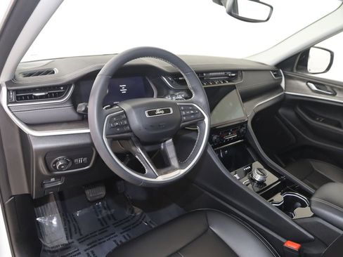 Used 2023 Jeep Grand Cherokee L Limited AWD/4WD image 27