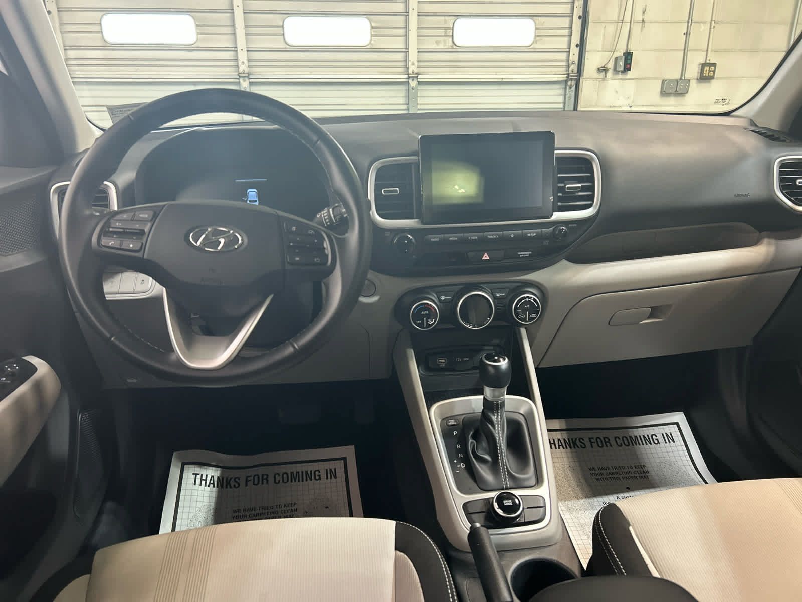 Used 2025 Hyundai Venue SEL FWD image 4