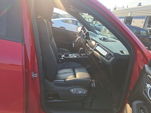 Used 2024 Porsche Macan w/ Premium Plus Package AWD/4WD image 7