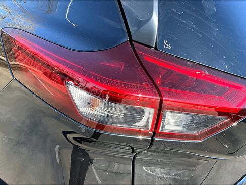 Certified 2022 Nissan Rogue SV image 27