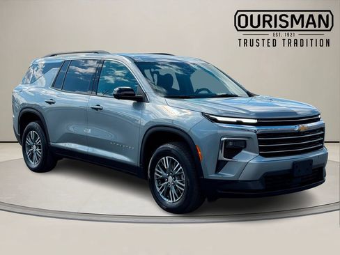Used 2024 Chevrolet Traverse LT AWD/4WD image 1