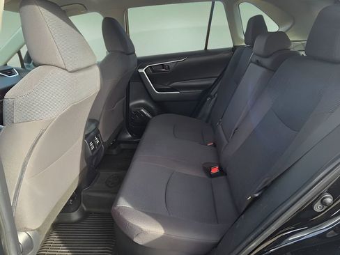 Used 2021 Toyota RAV4 LE image 13