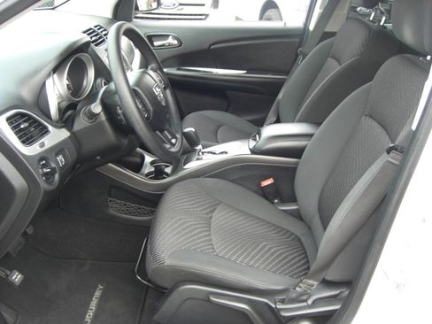 Used 2017 Dodge Journey SE w/ Flexible Seating Group image 19