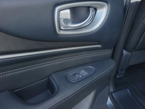 Used 2019 INFINITI QX60 Luxe w/ Essential Package image 30