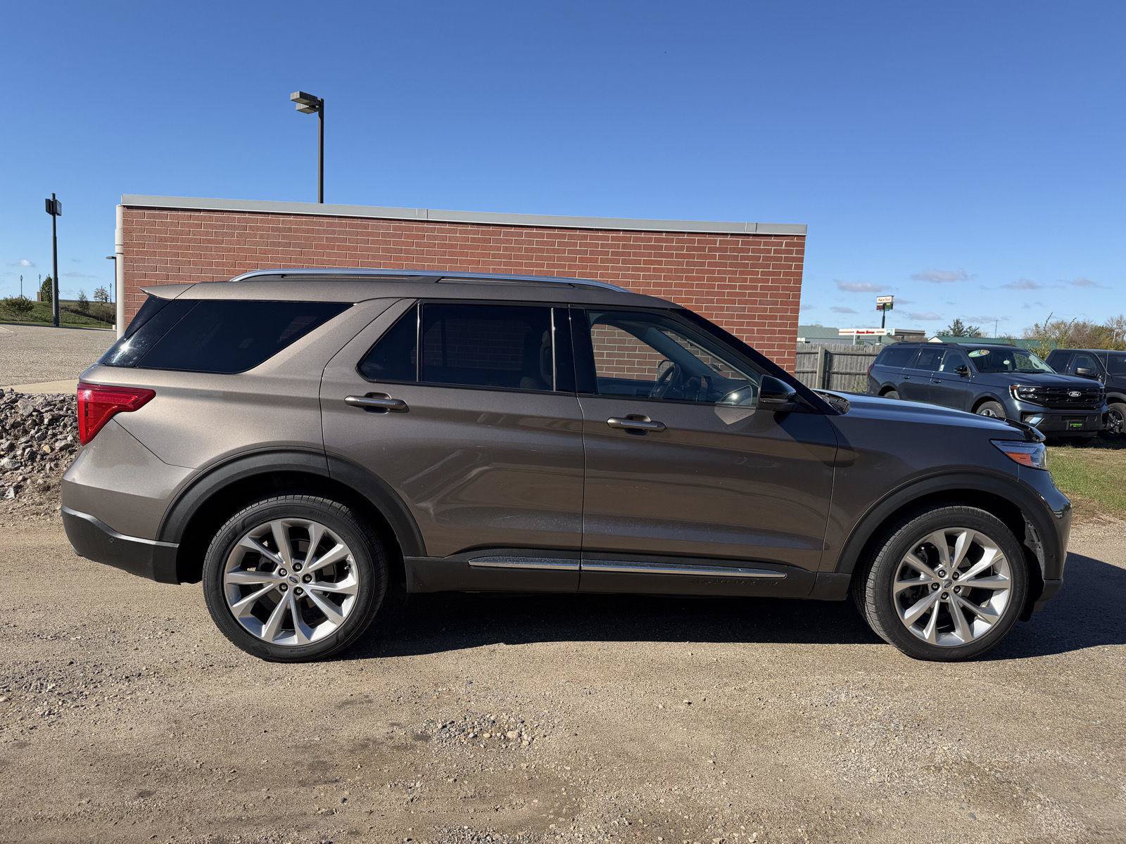 Used 2021 Ford Explorer Platinum w/ Equipment Group 601A AWD/4WD image 7