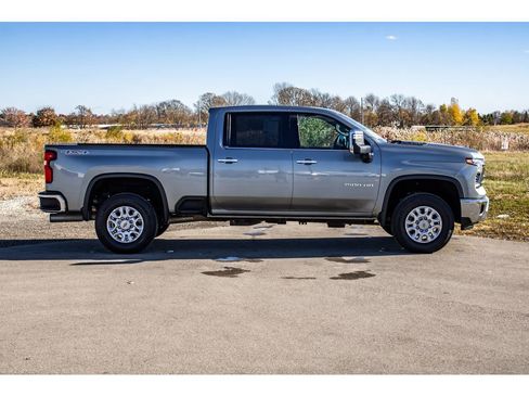 Used 2024 Chevrolet Silverado 3500 LTZ image 2