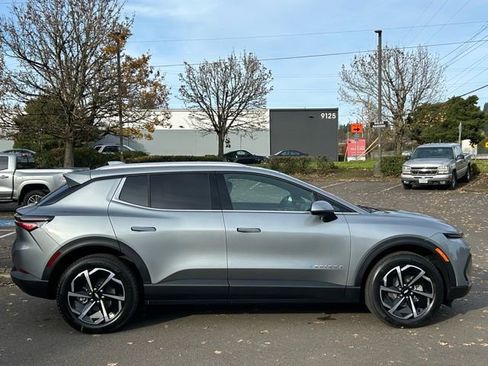 New 2026 Chevrolet Equinox EV LT image 9