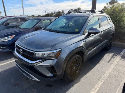 Used 2023 Volkswagen Taos SE w/ Panoramic Sunroof Package