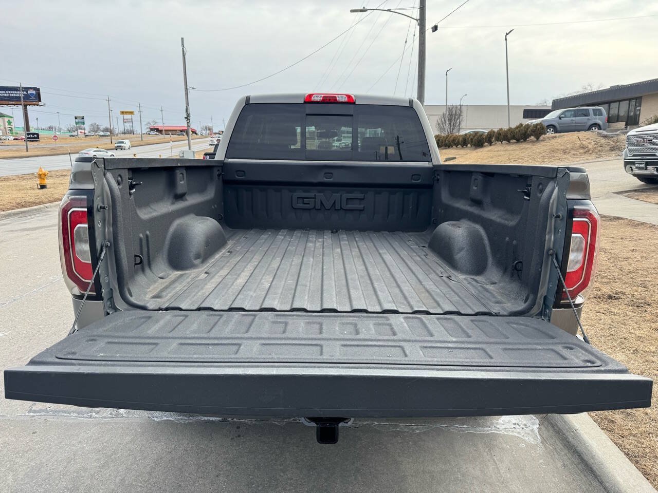 Used 2017 GMC Sierra 1500 SLT w/ All Terrain Package AWD/4WD image 10