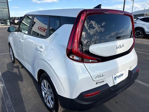 Used 2022 Kia Soul LX FWD image 3