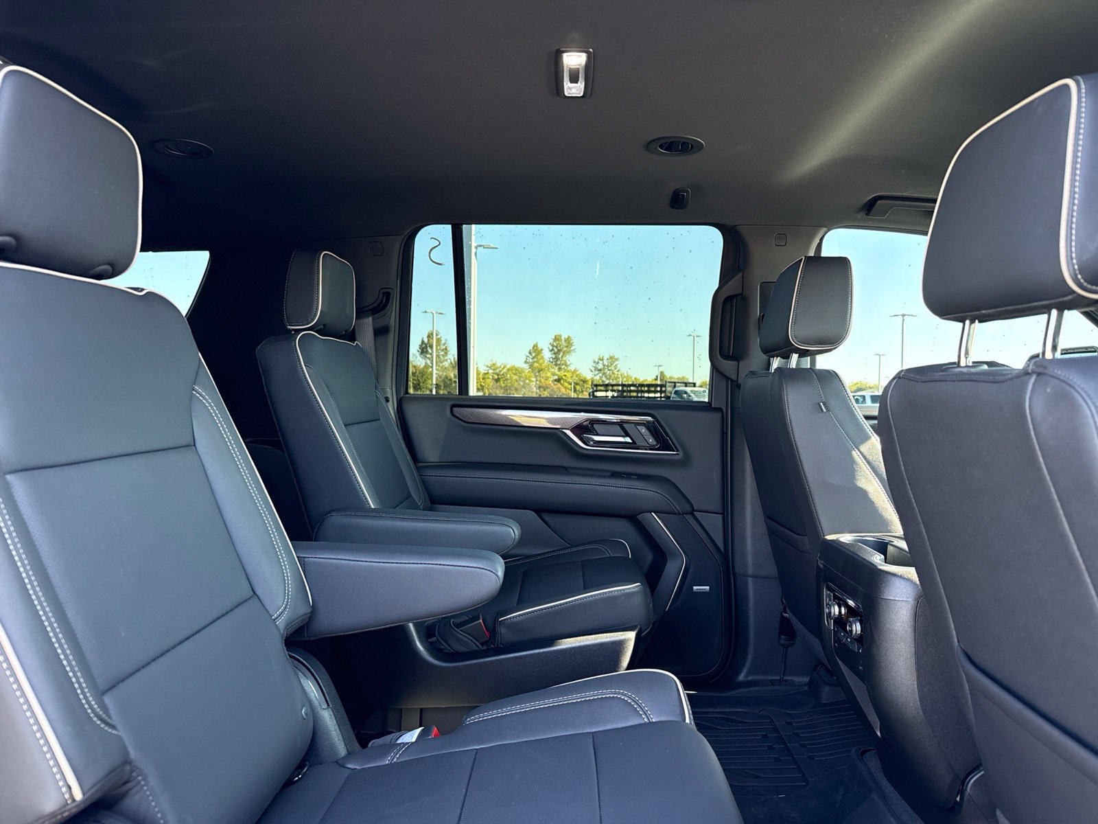 Used 2025 GMC Yukon XL Elevation w/ LPO, Floor Liner Package AWD/4WD image 8