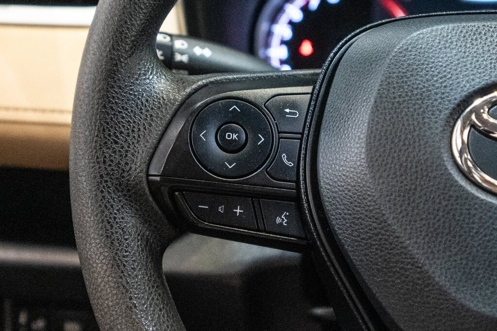 Used 2025 Toyota RAV4 XLE AWD/4WD image 18