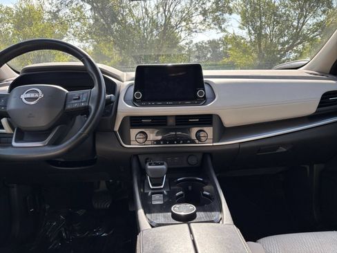 Used 2025 Nissan Rogue SV AWD/4WD image 17