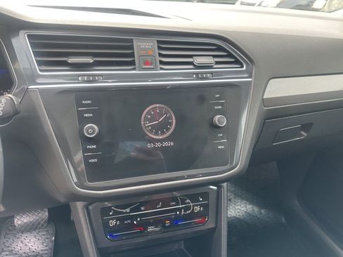 Used 2022 Volkswagen Tiguan SE w/ Panoramic Sunroof Package image 19