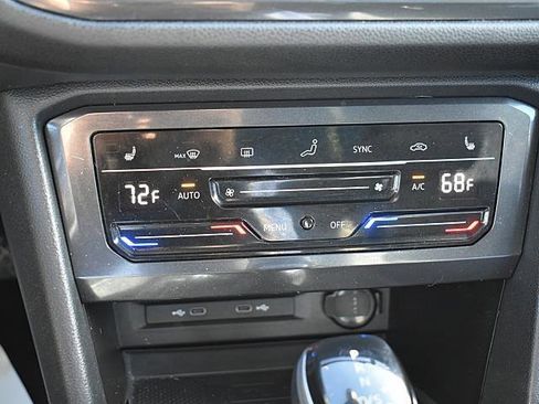 Used 2023 Volkswagen Tiguan SE w/ Panoramic Sunroof Package image 20