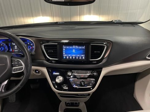Used 2021 Chrysler Voyager Lxi FWD image 29
