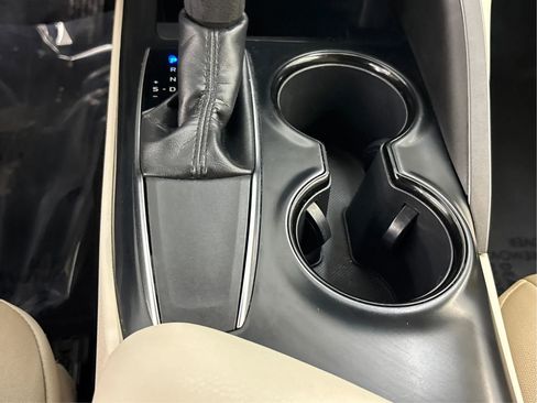 Used 2018 Toyota Camry LE FWD image 22