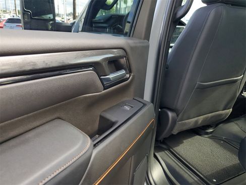 Used 2025 GMC Sierra 2500 AT4 image 16