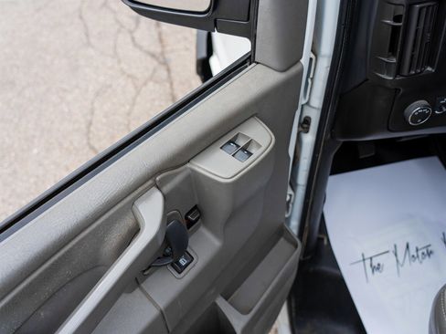 Used 2016 Chevrolet Express 3500 RWD image 13
