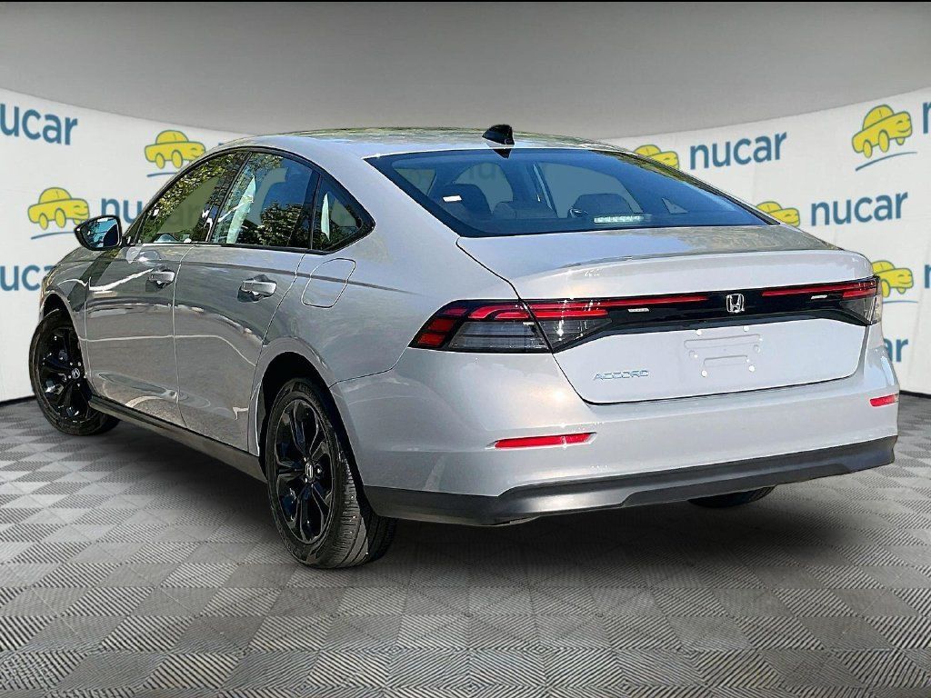 Used 2025 Honda Accord SE image 4