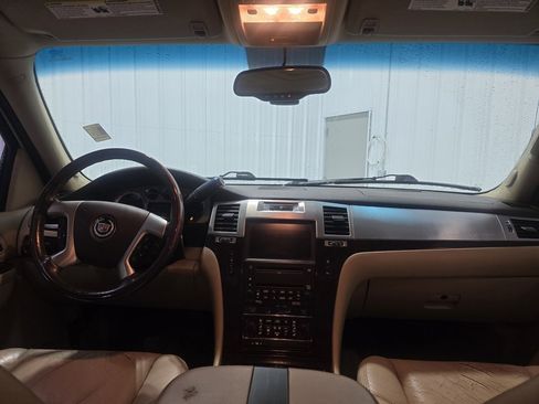 Used 2010 Cadillac Escalade Luxury image 27