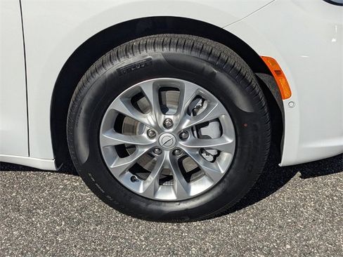 New 2026 Chrysler Pacifica Limited image 11