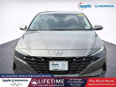 Used 2023 Hyundai Elantra Limited w/ Preferred Accessory Package FWD image 2