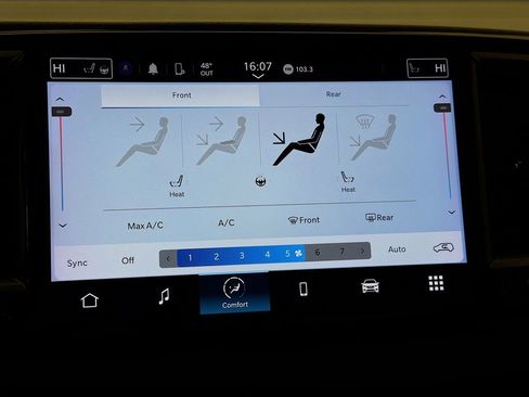 Used 2023 Chrysler Pacifica Touring-L image 15