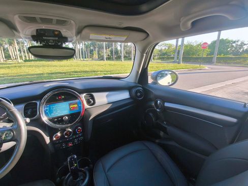 Used 2023 MINI Cooper 4-Door Hardtop FWD image 10