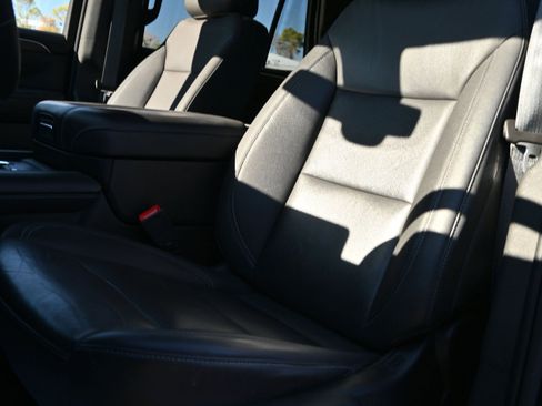 Used 2022 Chevrolet Tahoe Z71 w/ Luxury Package image 18