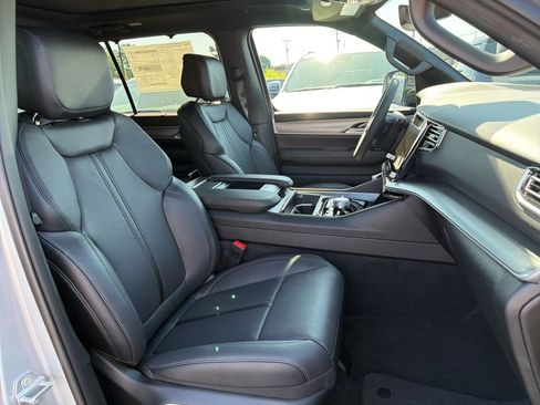 New 2026 Jeep Grand Wagoneer Limited AWD/4WD image 36